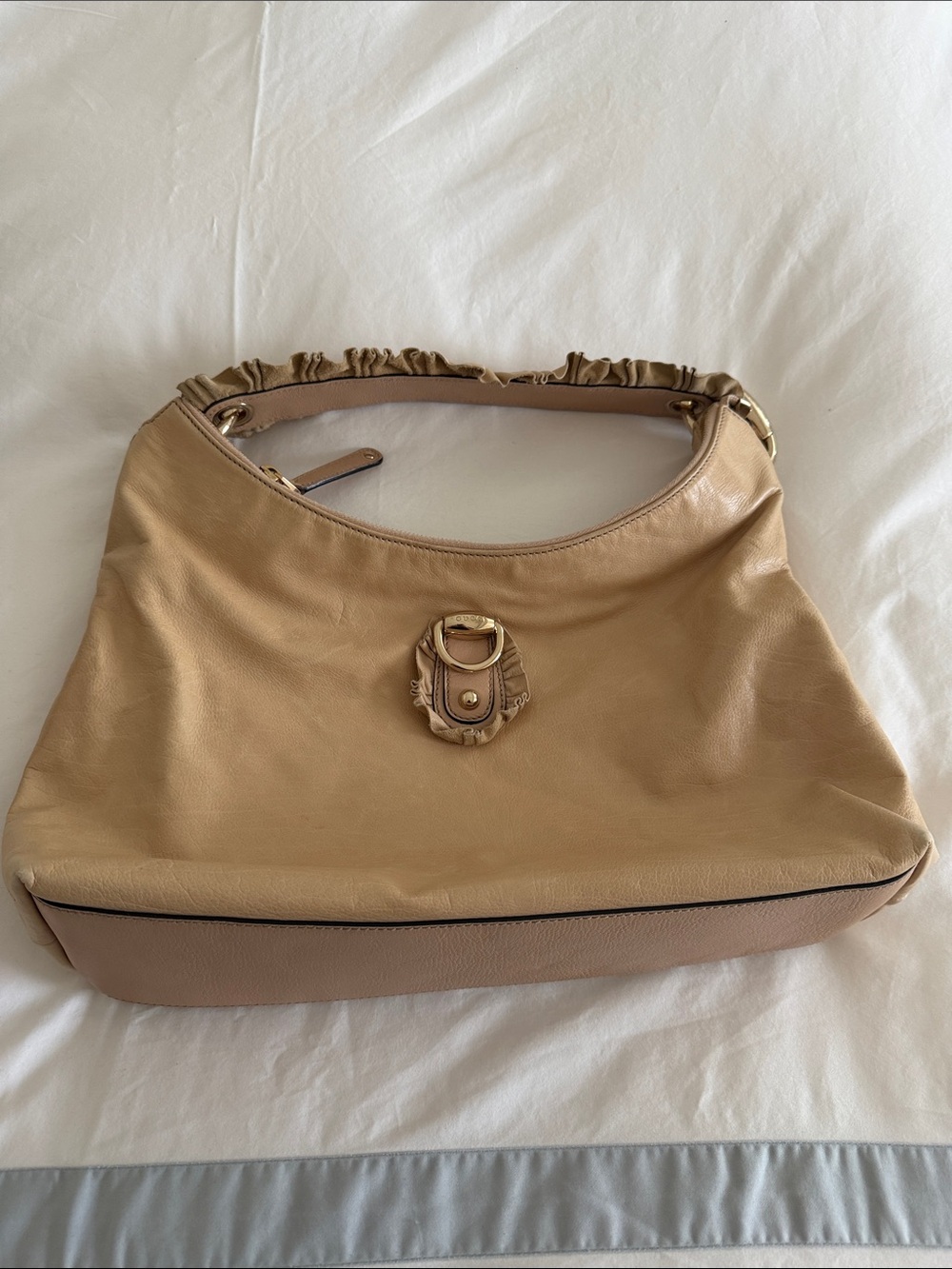 Gucci Beige Leather Shoulder Bag with Gold Hardware